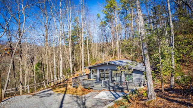 1137 Old Cartertown Road, Gatlinburg, TN 37738
