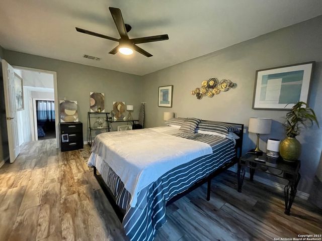 6111 QUAIL FEATHER LN, San Antonio, TX 78233