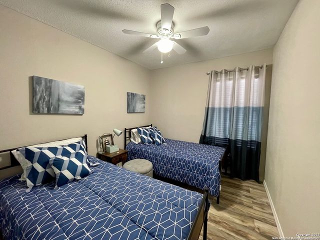 6111 QUAIL FEATHER LN, San Antonio, TX 78233