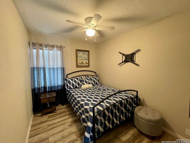 6111 QUAIL FEATHER LN, San Antonio, TX 78233