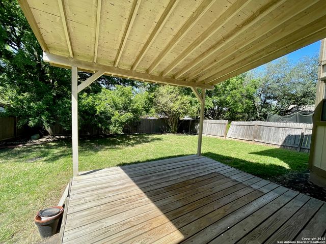 6111 QUAIL FEATHER LN, San Antonio, TX 78233