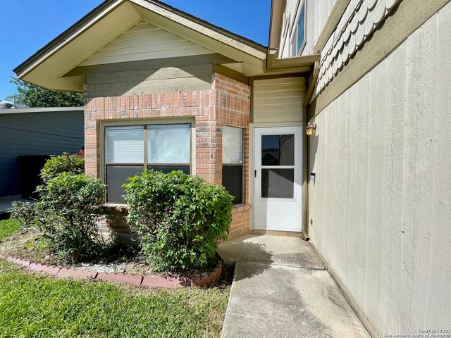 6111 QUAIL FEATHER LN, San Antonio, TX 78233