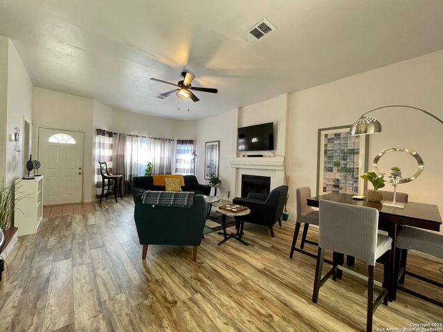 6111 QUAIL FEATHER LN, San Antonio, TX 78233