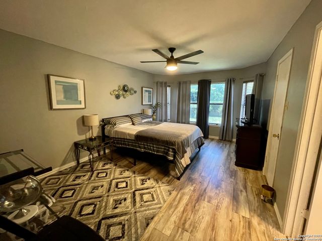 6111 QUAIL FEATHER LN, San Antonio, TX 78233