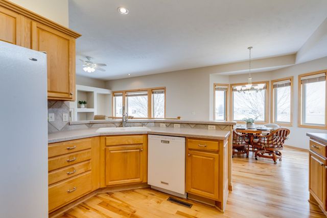 1020 W Cottonwood Dr, Valley Center, KS 67147