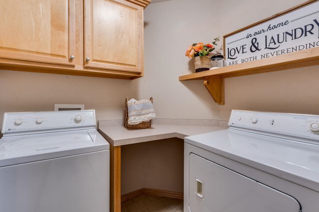 1020 W Cottonwood Dr, Valley Center, KS 67147