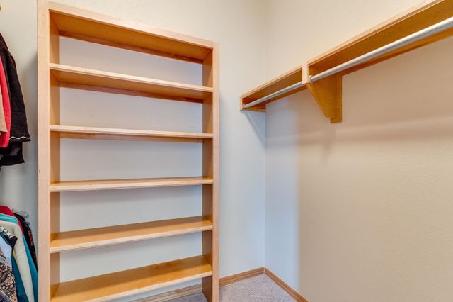 1020 W Cottonwood Dr, Valley Center, KS 67147