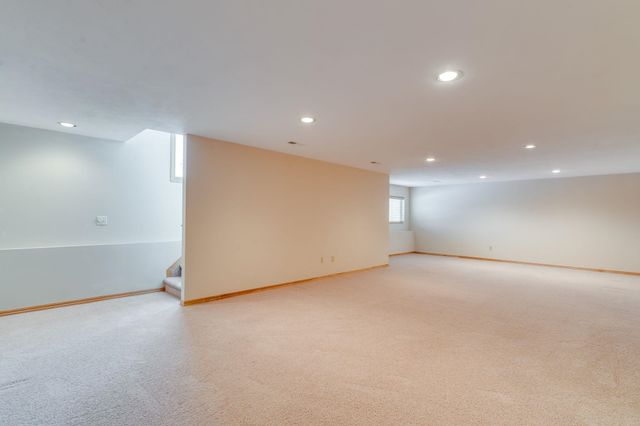 1020 W Cottonwood Dr, Valley Center, KS 67147