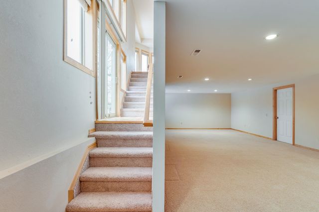 1020 W Cottonwood Dr, Valley Center, KS 67147