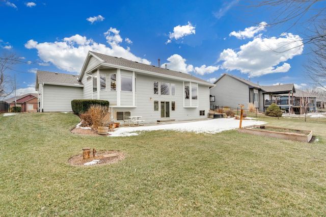 1020 W Cottonwood Dr, Valley Center, KS 67147