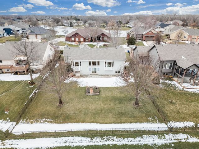 1020 W Cottonwood Dr, Valley Center, KS 67147