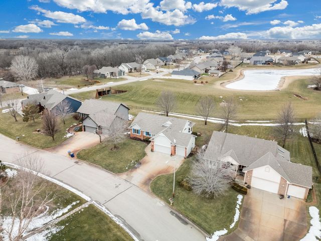 1020 W Cottonwood Dr, Valley Center, KS 67147