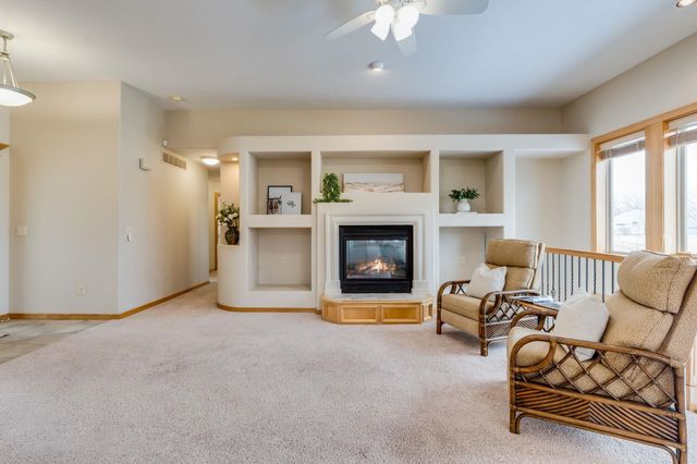 1020 W Cottonwood Dr, Valley Center, KS 67147