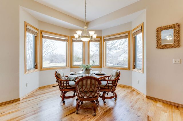 1020 W Cottonwood Dr, Valley Center, KS 67147