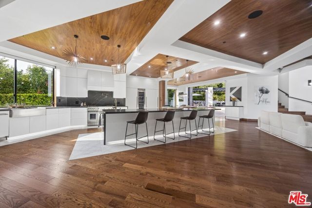 11075 W Sunset Boulevard, Los Angeles, CA 90049