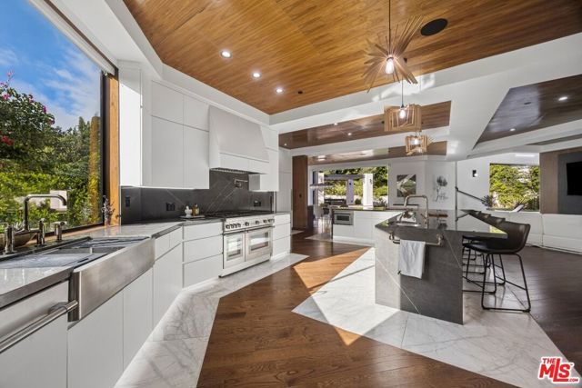 11075 W Sunset Boulevard, Los Angeles, CA 90049