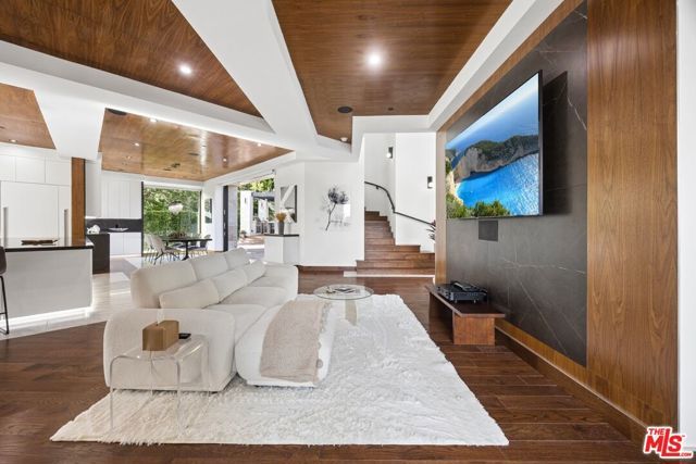 11075 W Sunset Boulevard, Los Angeles, CA 90049