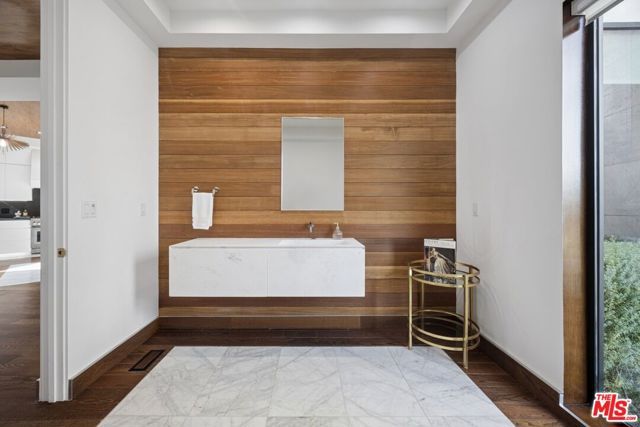11075 W Sunset Boulevard, Los Angeles, CA 90049
