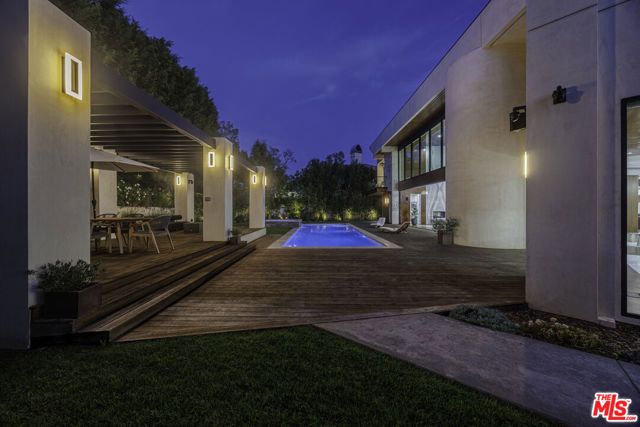 11075 W Sunset Boulevard, Los Angeles, CA 90049