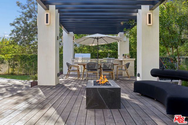 11075 W Sunset Boulevard, Los Angeles, CA 90049