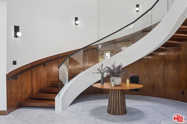 11075 W Sunset Boulevard, Los Angeles, CA 90049