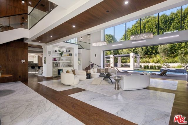 11075 W Sunset Boulevard, Los Angeles, CA 90049