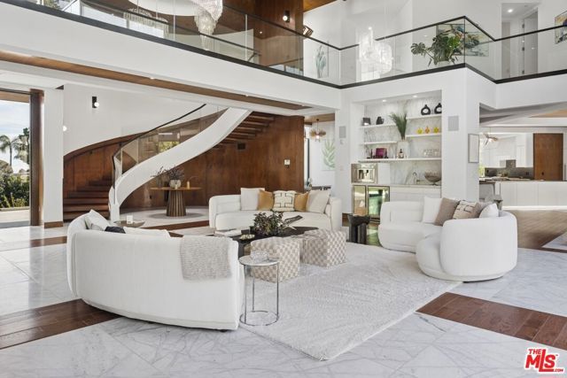 11075 W Sunset Boulevard, Los Angeles, CA 90049