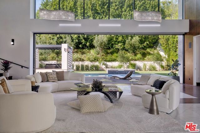 11075 W Sunset Boulevard, Los Angeles, CA 90049