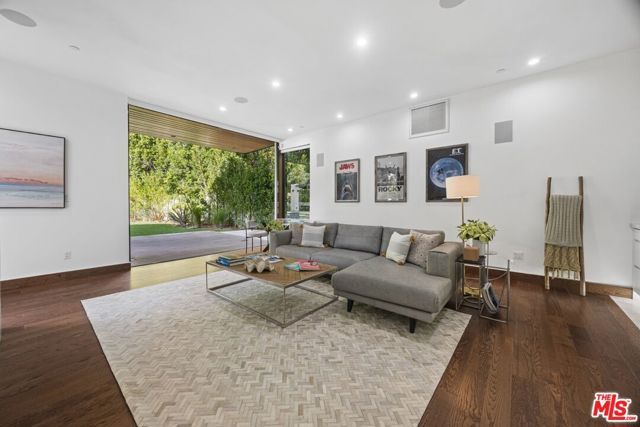 11075 W Sunset Boulevard, Los Angeles, CA 90049