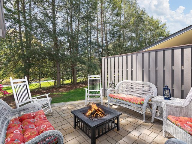 521 Crowfields Lane, Asheville, NC 28803