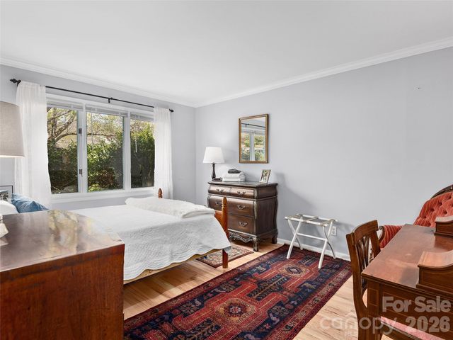 521 Crowfields Lane, Asheville, NC 28803