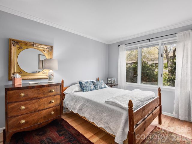 521 Crowfields Lane, Asheville, NC 28803