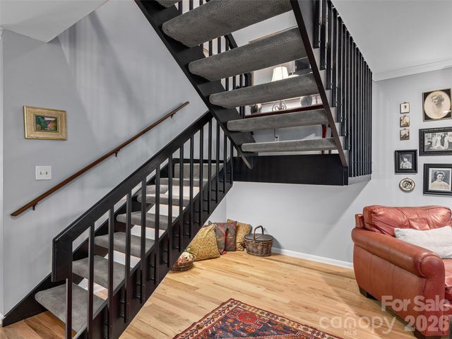 521 Crowfields Lane, Asheville, NC 28803