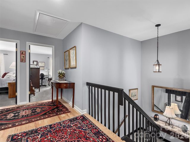 521 Crowfields Lane, Asheville, NC 28803