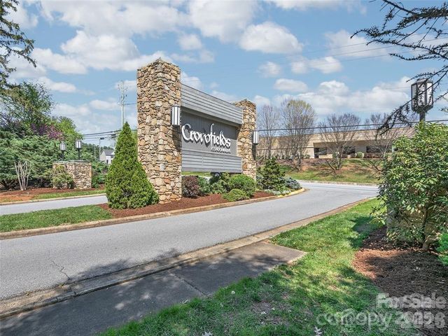 521 Crowfields Lane, Asheville, NC 28803