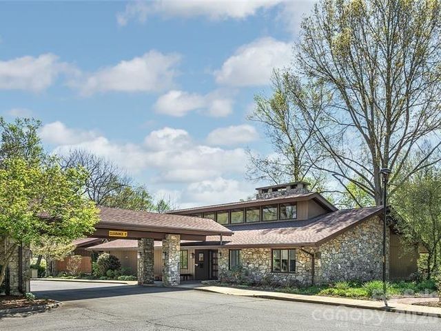 521 Crowfields Lane, Asheville, NC 28803