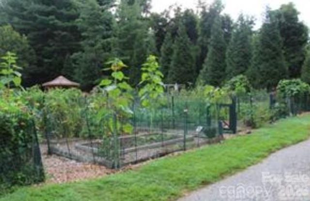 521 Crowfields Lane, Asheville, NC 28803