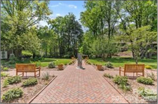 521 Crowfields Lane, Asheville, NC 28803