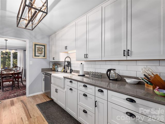521 Crowfields Lane, Asheville, NC 28803