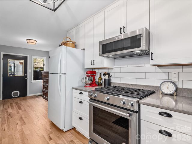 521 Crowfields Lane, Asheville, NC 28803