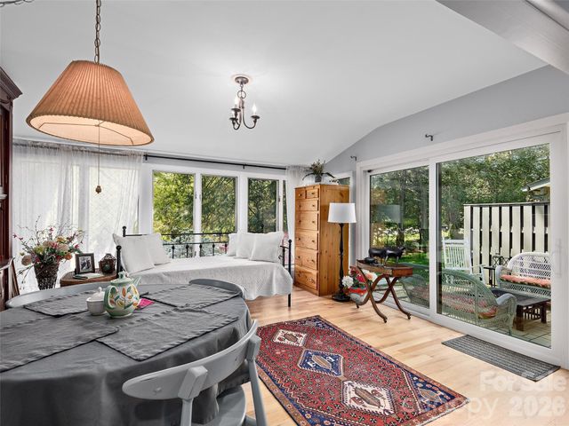 521 Crowfields Lane, Asheville, NC 28803