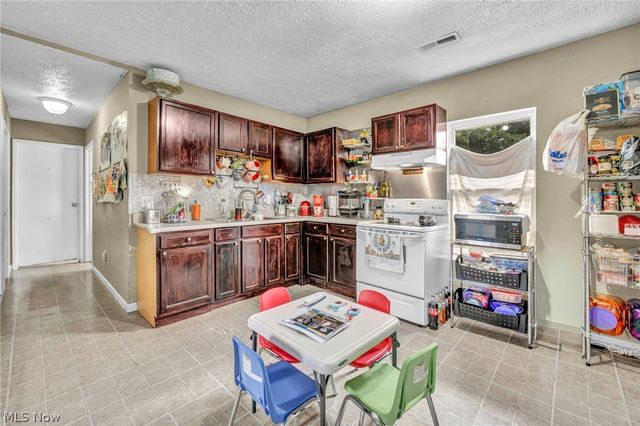 1813 Lexington Avenue, Lorain, OH 44052