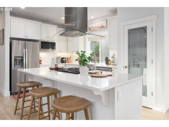 3773 ROCKCRESS Rd, Eugene, OR 97403