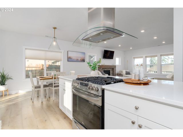 3773 ROCKCRESS Rd, Eugene, OR 97403