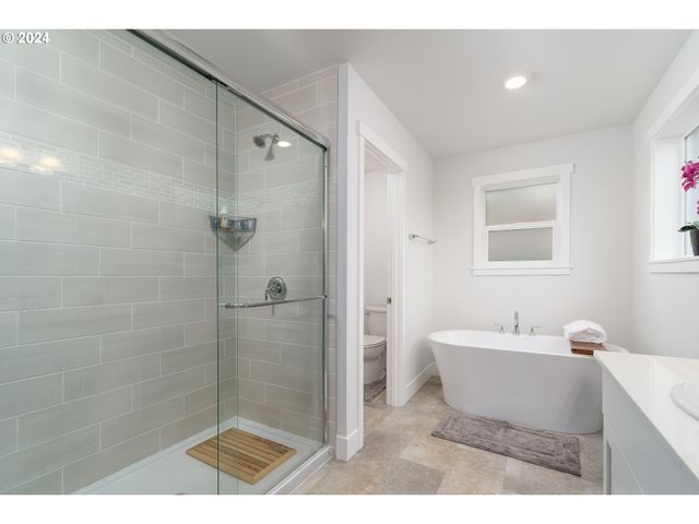 3773 ROCKCRESS Rd, Eugene, OR 97403