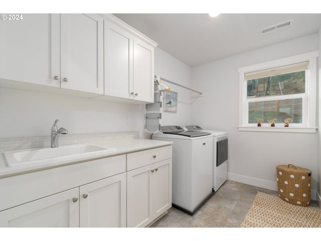 3773 ROCKCRESS Rd, Eugene, OR 97403