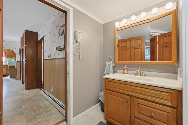 16 Lakeview St, Blackstone, MA 01504