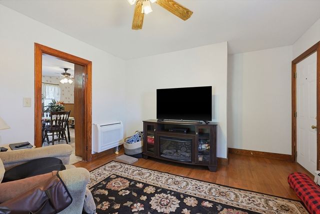 16 Lakeview St, Blackstone, MA 01504