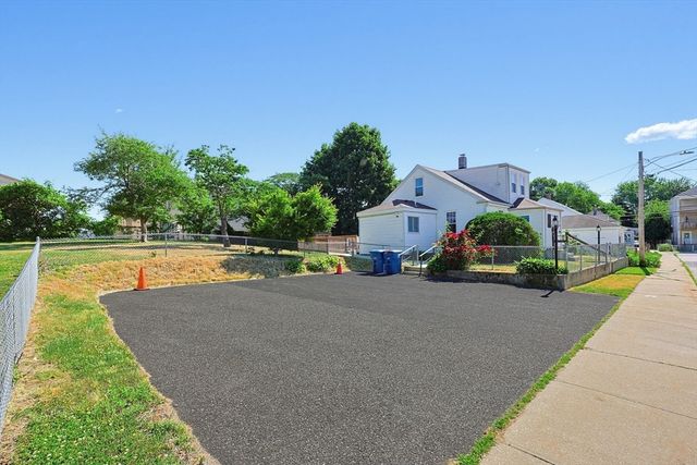 16 Lakeview St, Blackstone, MA 01504