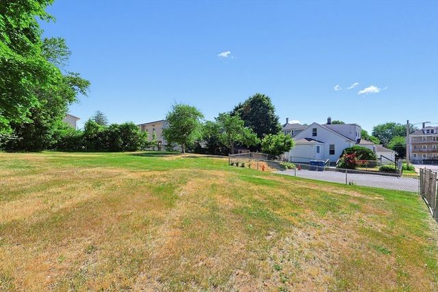 16 Lakeview St, Blackstone, MA 01504